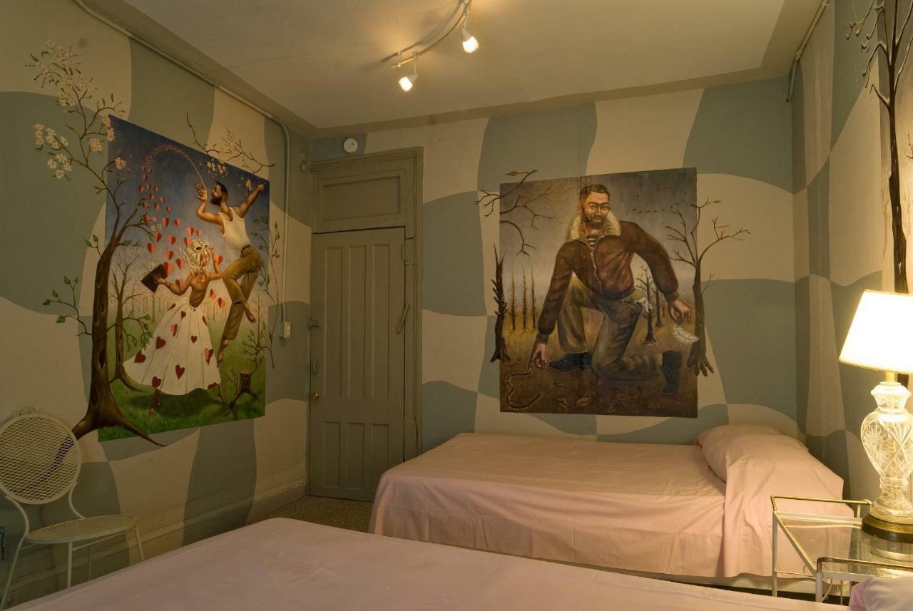 Carlton Arms Hotel New York Room photo